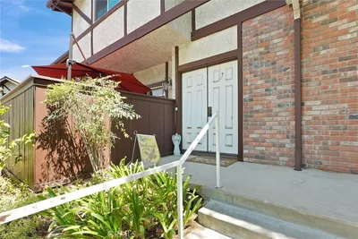 10480 Sunland Boulevard 7 photo 2