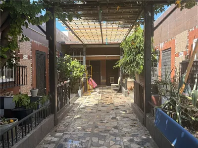2949 S Harcourt