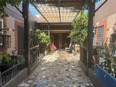 2949 S Harcourt photo 2