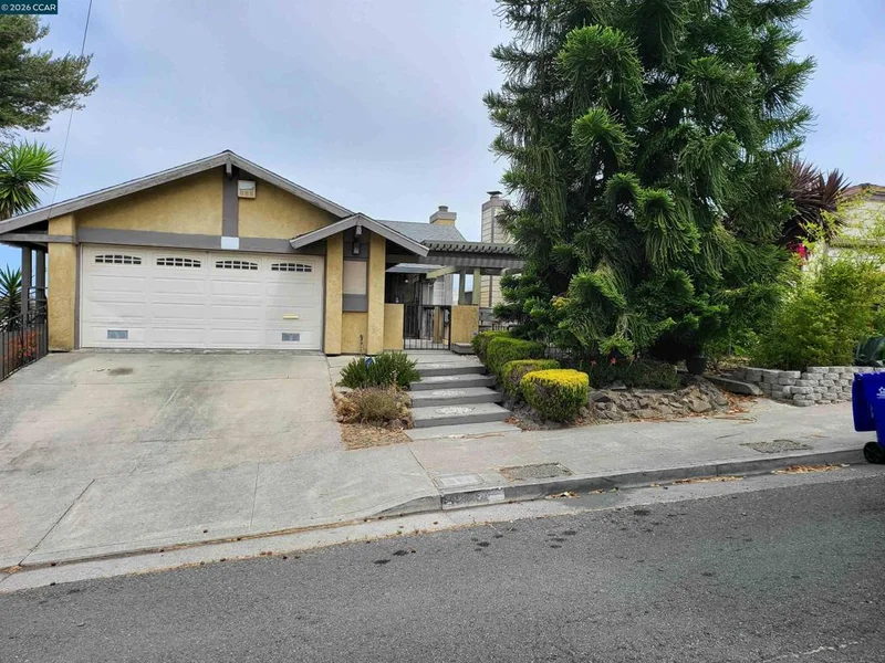 5215 Bayview Ave photo 2