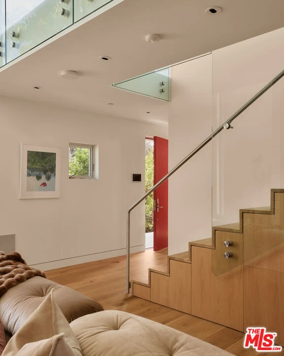 Interior 4