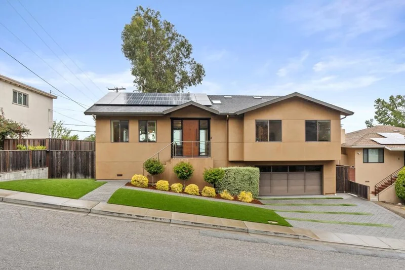 1002 Crestview Drive