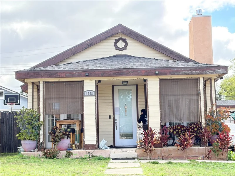 1098 Bresee Avenue photo 2