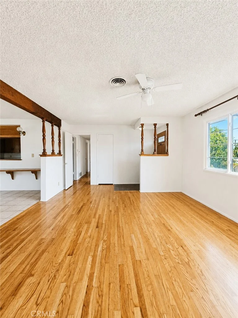 9635 Broadway photo 2