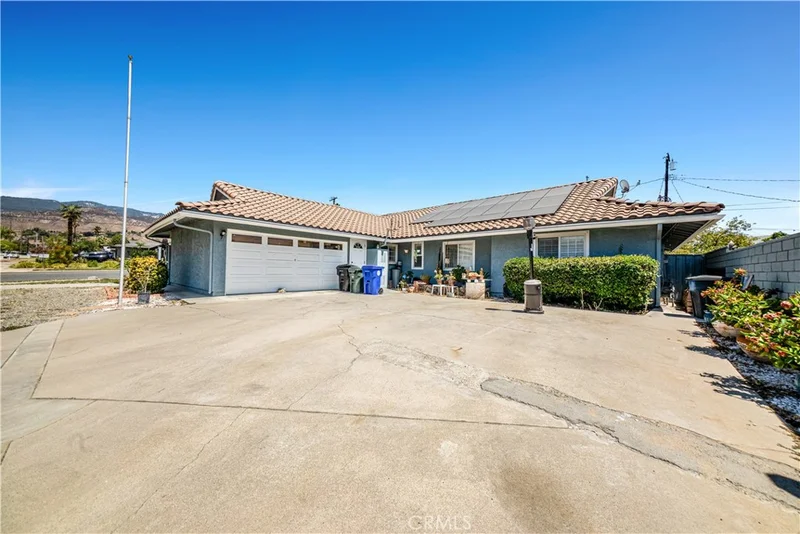 6061 Arden photo 2