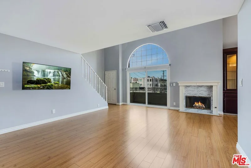 3910 Moore Street 201 photo 2