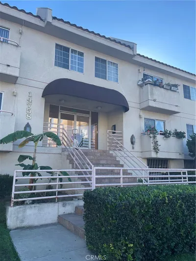 14758 Magnolia Blvd 104