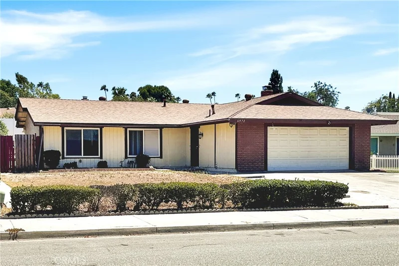 6972 Manhattan Drive photo 2