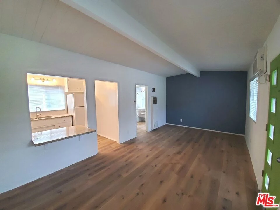 Interior 4