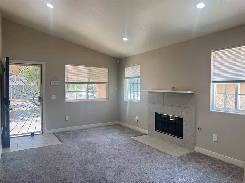 970 N Mayfield Avenue photo 2