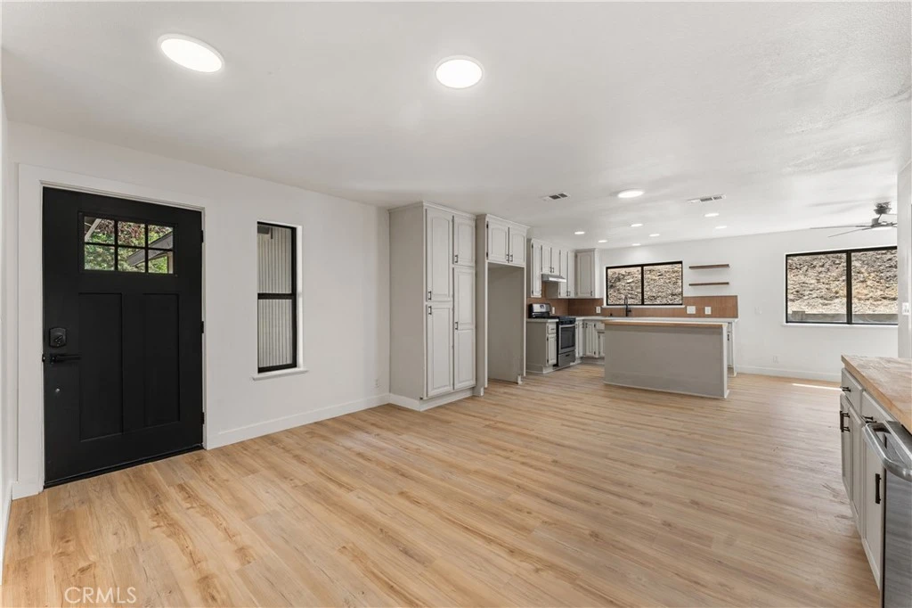 Interior 4