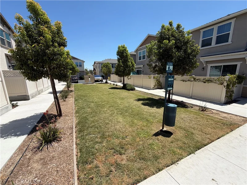 1374 Chervil Way photo 2