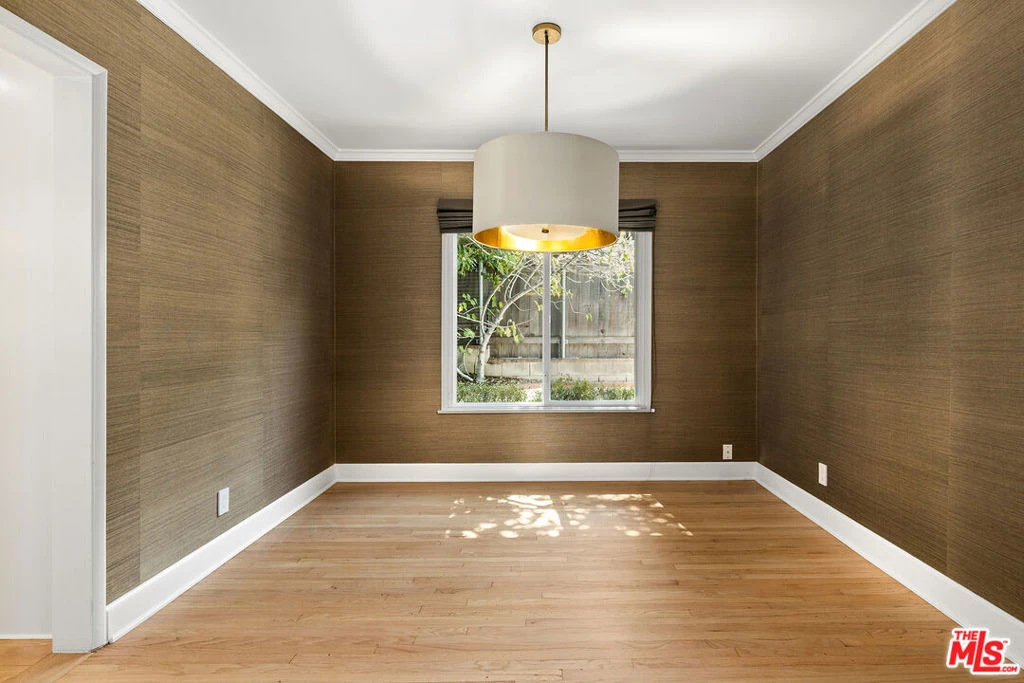 Interior 4