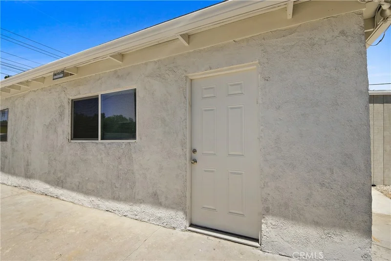 3008 N Arrowhead B photo 2