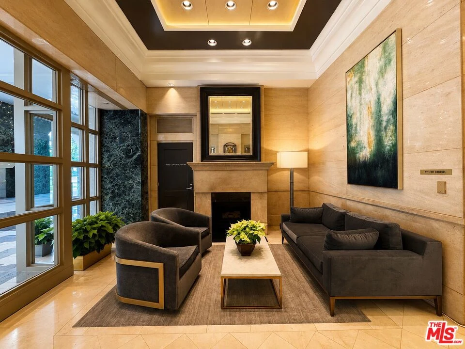 Interior 4