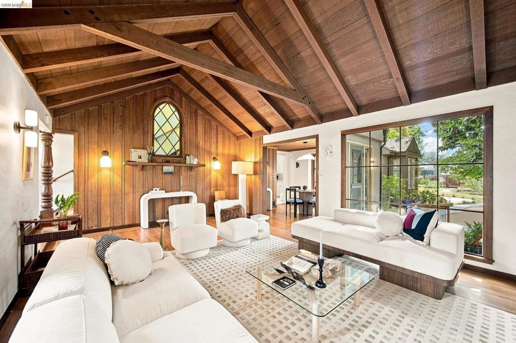 Interior 4