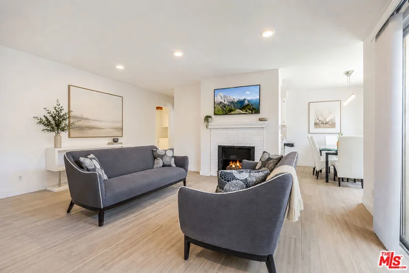 Photo 2 of 404 San Vicente Boulevard 204