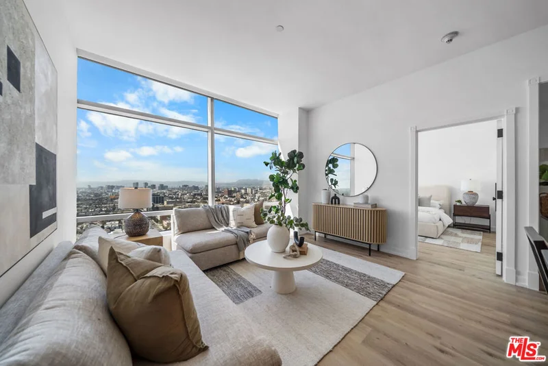 900 W Olympic Boulevard 27D photo 2