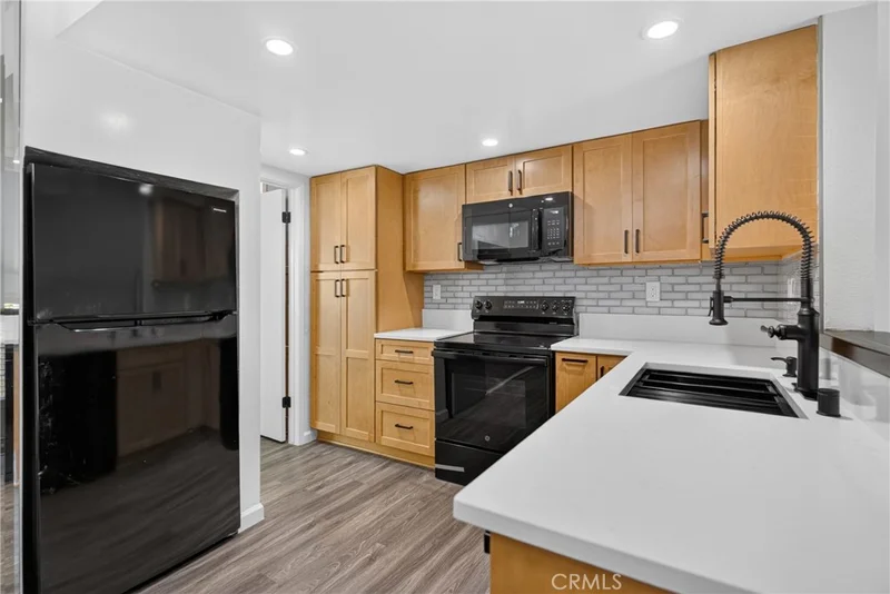 648 Coronado photo 2
