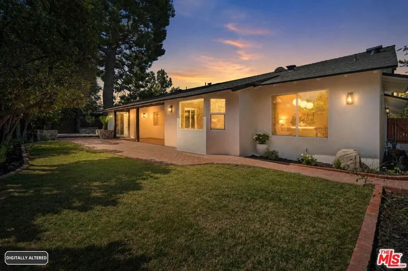 1920 N Altadena Drive photo 2