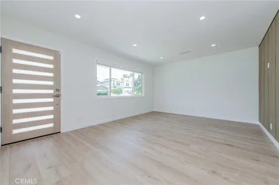 4534 Lennox photo 2