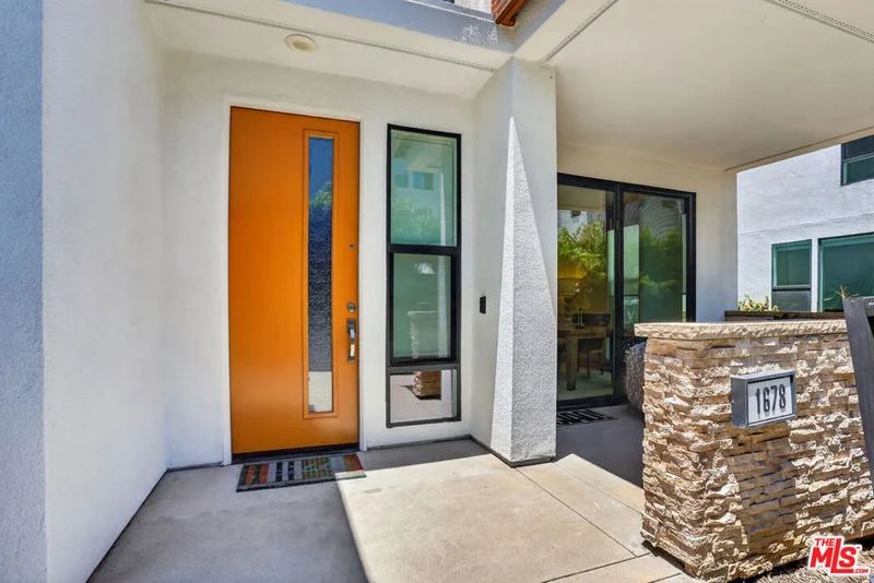 1678 Topanga photo 2