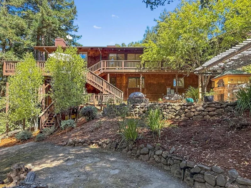 301 Canyon Oaks