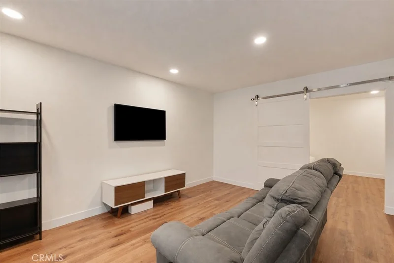 2900 Madison photo 2