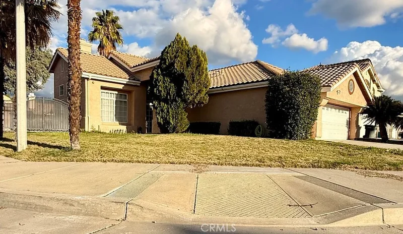 1217 Avenida Roundelay