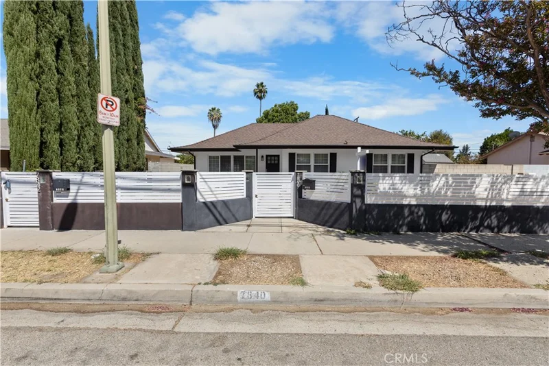 7840 7842 Woodlake Avenue photo 2