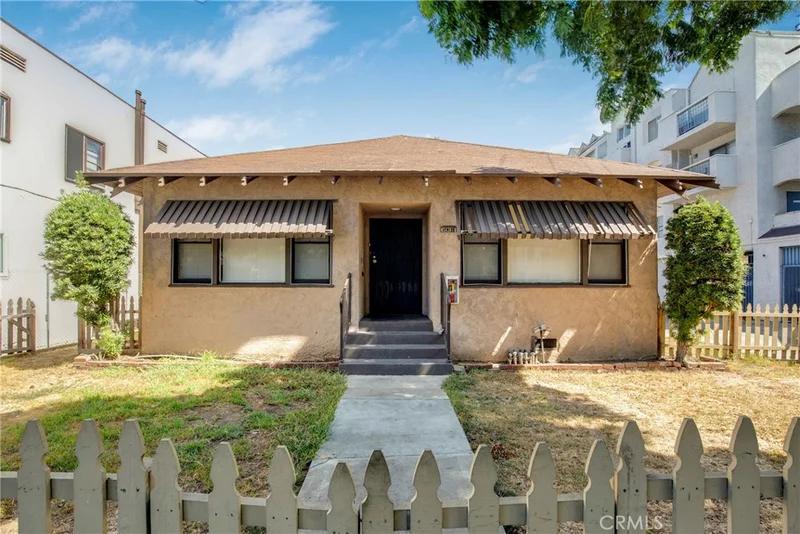 531 W 5th Street photo 2