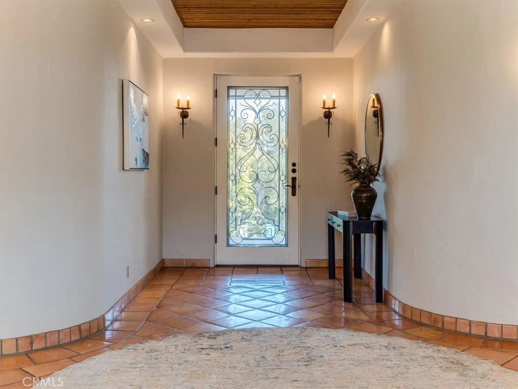 Interior 4