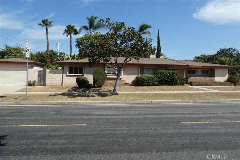 7927 Kentwood Avenue photo 2