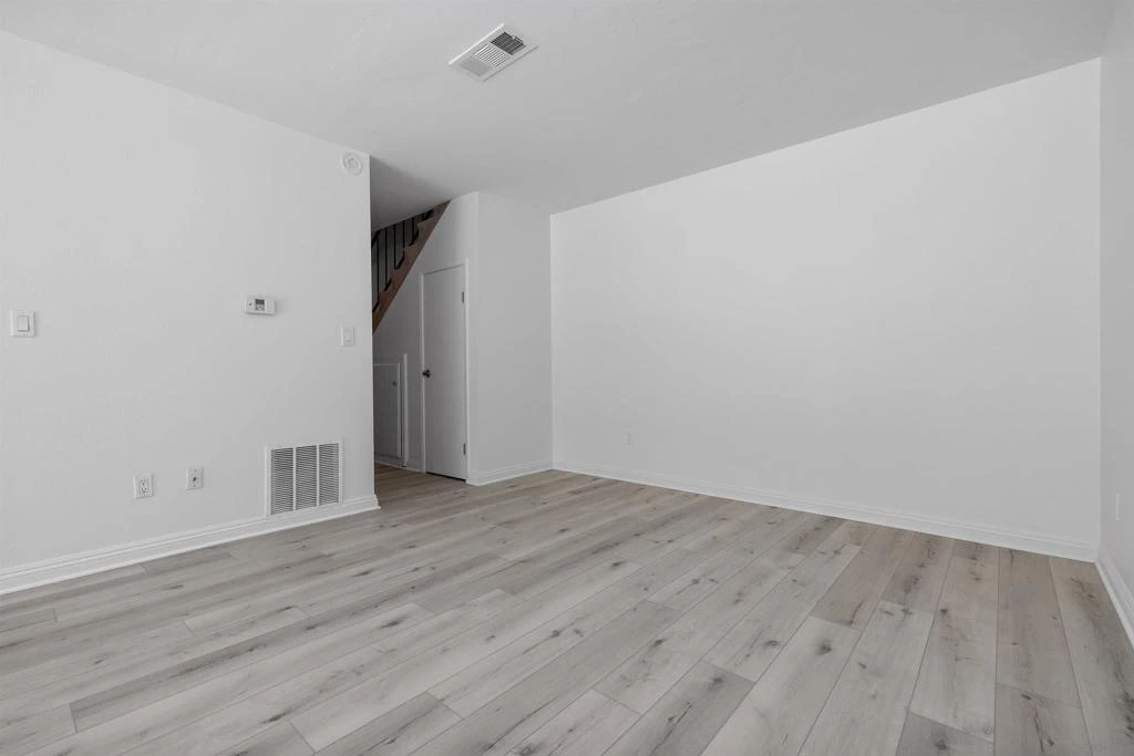 Interior 4