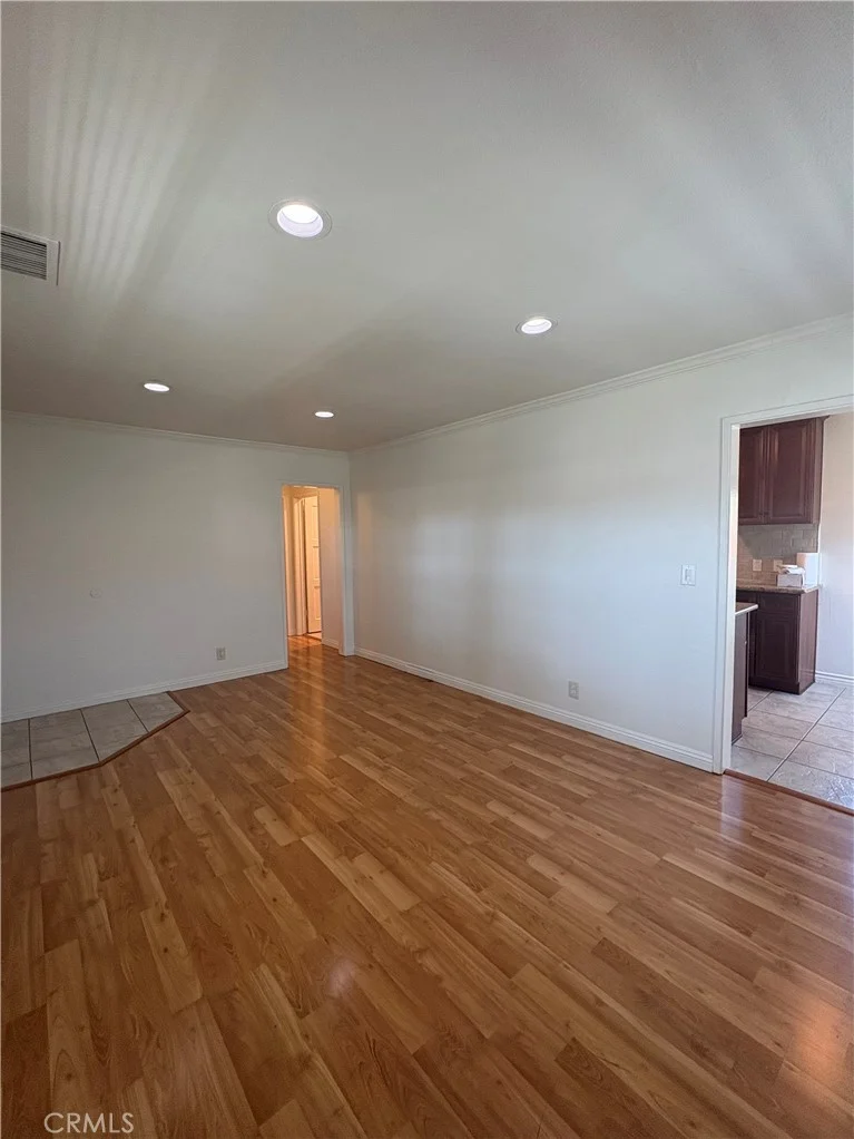 7748 Pickering photo 2