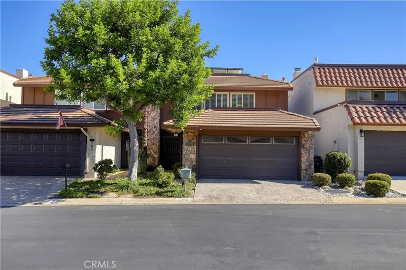 750 Galaxy Heights photo 2