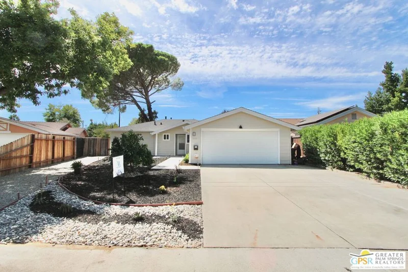4566 Freeway Circle