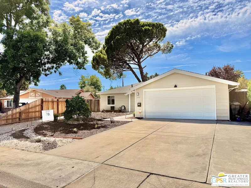 4566 Freeway Circle photo 2
