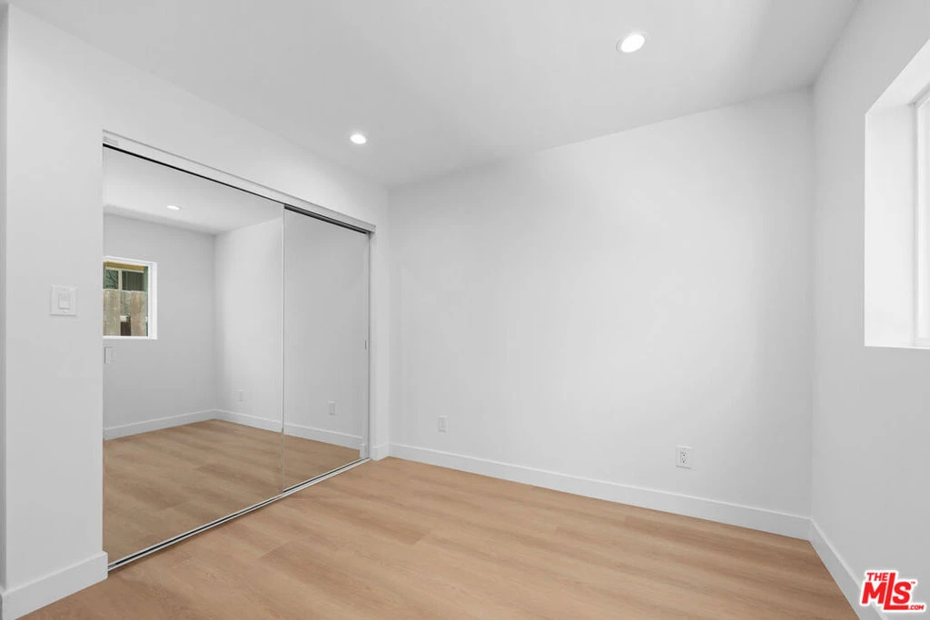 Interior 4