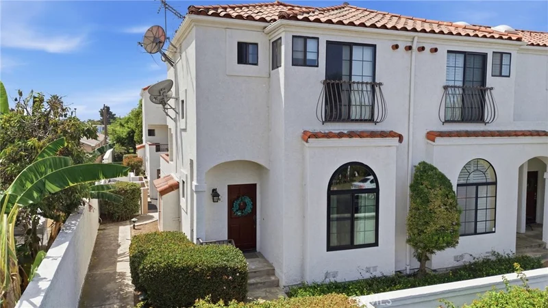 516 W 219th Street W 6