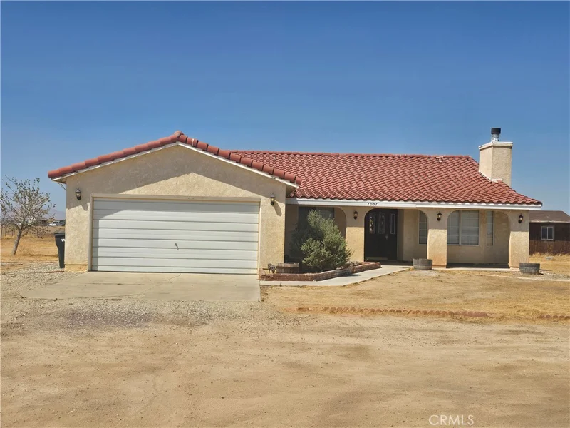 7057 W Avenue H photo 2
