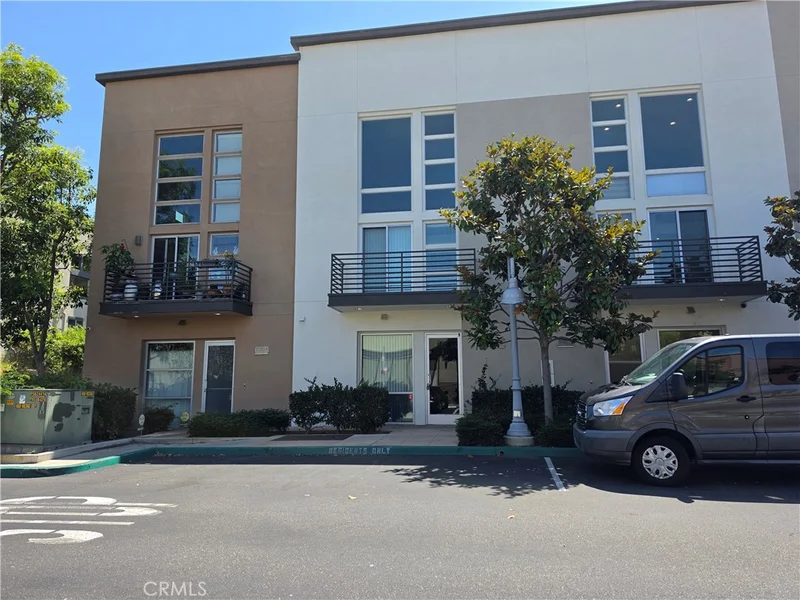 1520 W Artesia B