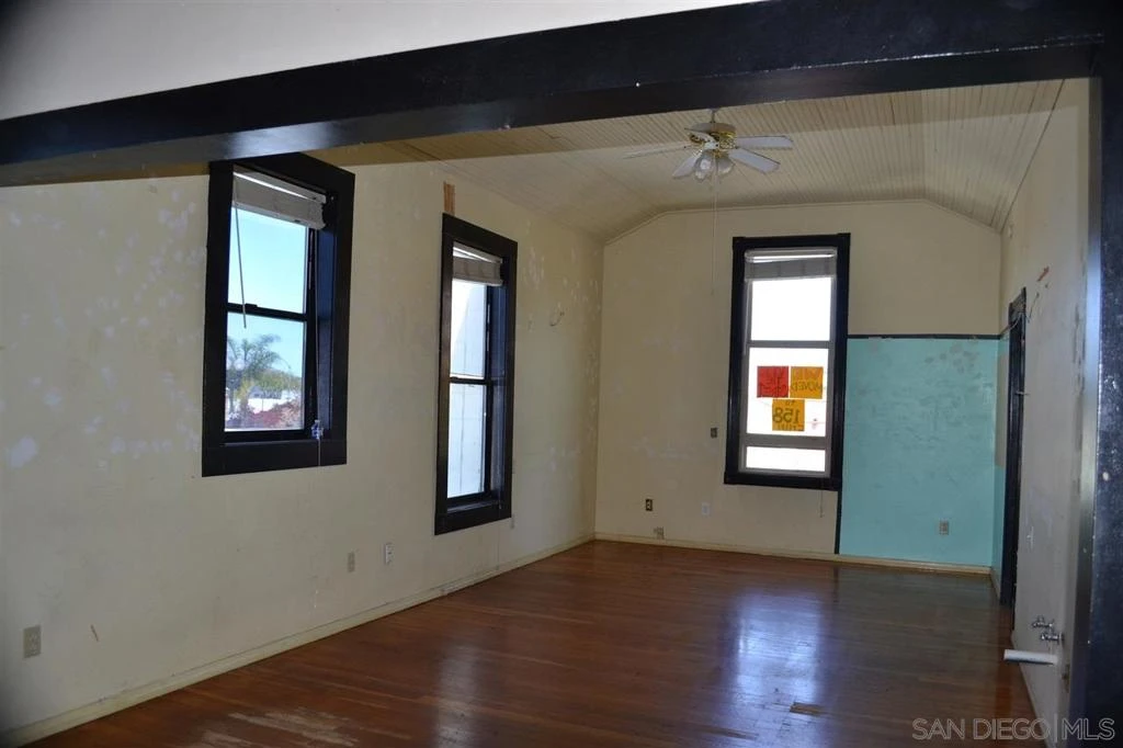 Interior 4