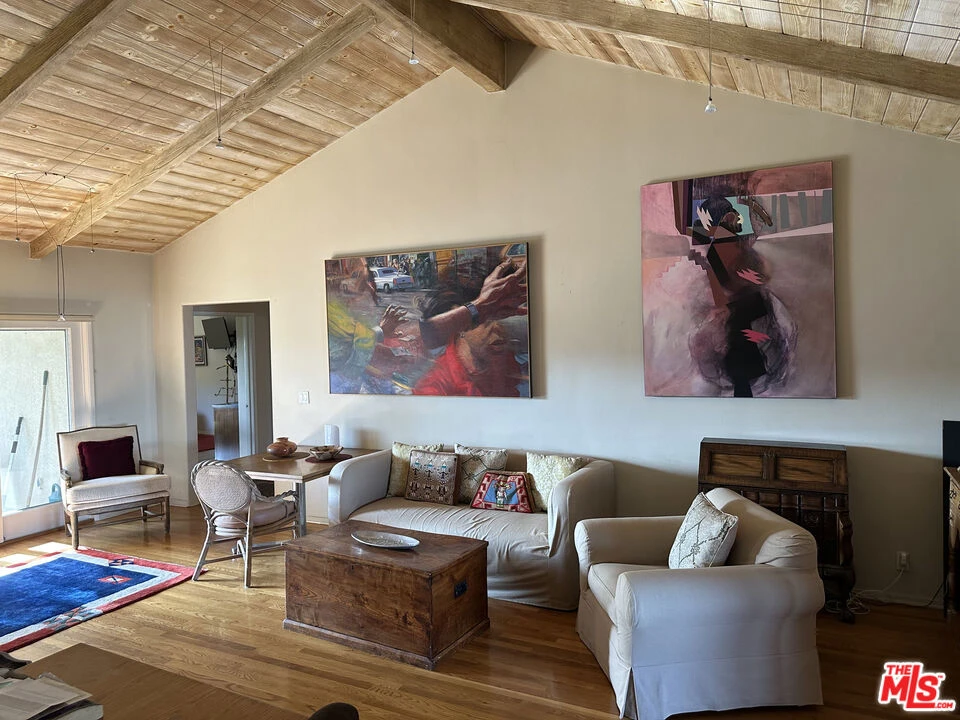 Interior 4