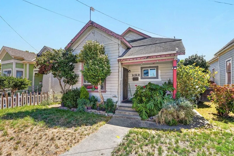 156 Elm Street photo 2