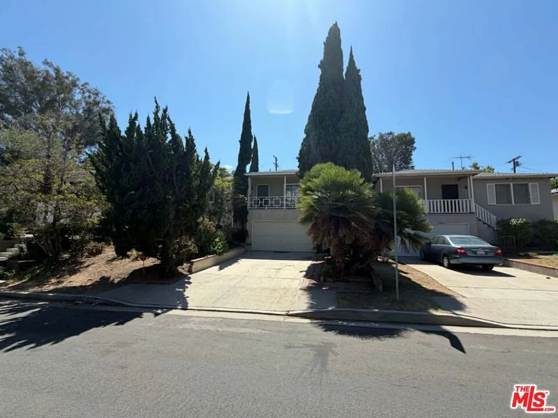 Photo 2 of 3283 Kelton Avenue