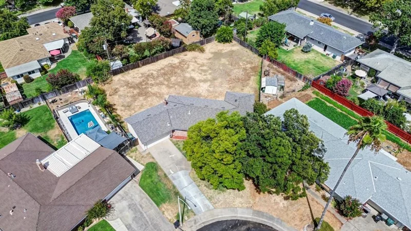 2724 Doris Court photo 2