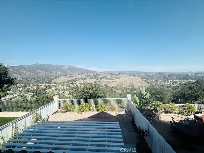 19522 Highridge Way photo 2