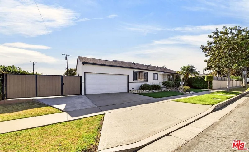 Photo 2 of 11820 Rose Hedge Drive