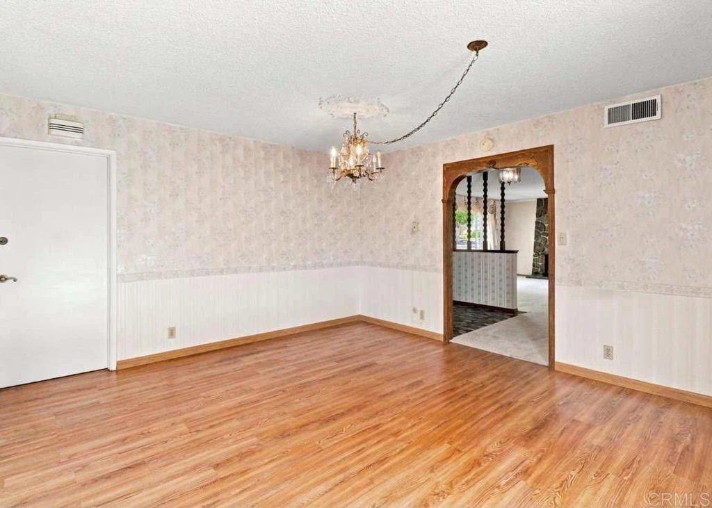 Interior 4